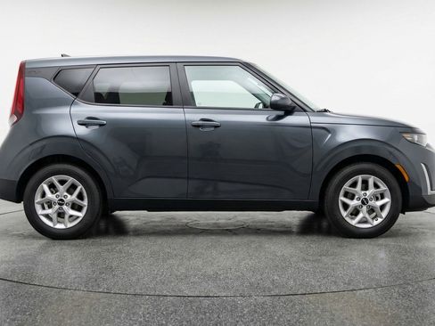 Used 2025 Kia Soul LX w/ LX Technology Package FWD image 11