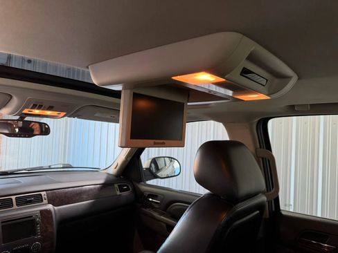 Used 2010 GMC Yukon Denali RWD image 15