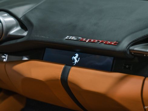 Used 2018 Ferrari 812 Superfast RWD image 5