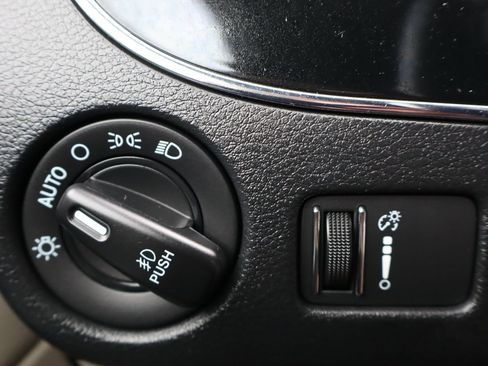 Used 2020 Dodge Grand Caravan SXT FWD image 25