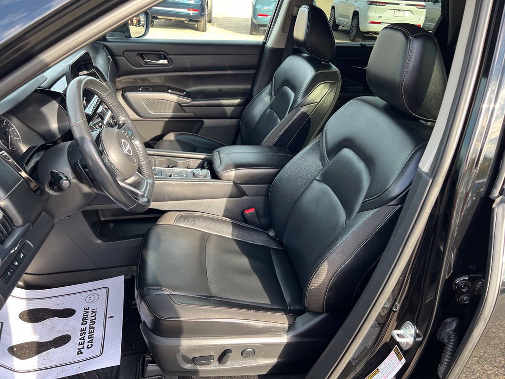 Used 2023 Nissan Pathfinder SL AWD/4WD image 29