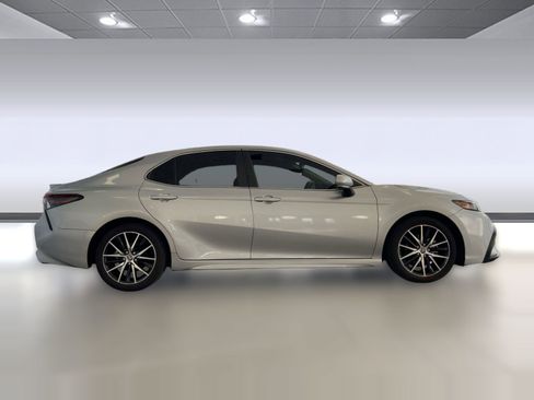 Used 2023 Toyota Camry SE image 8
