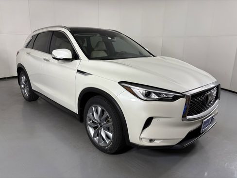 Used 2021 INFINITI QX50 Essential w/ Convenience Package image 2