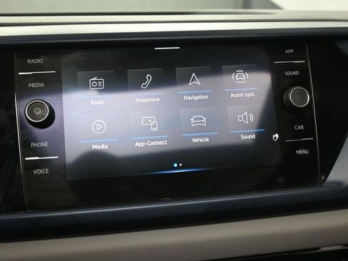 Used 2022 Volkswagen Taos SE w/ Panoramic Sunroof Package image 14