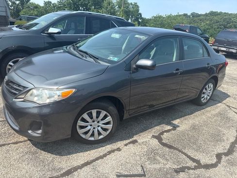 Used 2013 Toyota Corolla LE FWD image 2