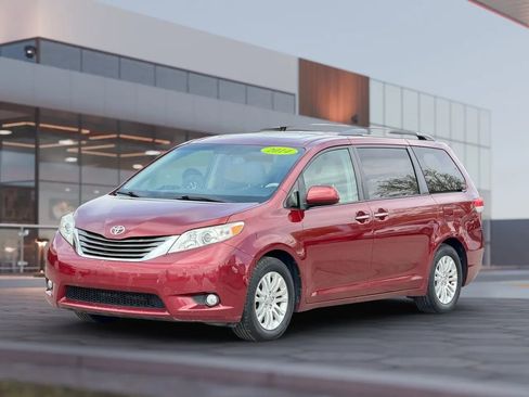 Used 2014 Toyota Sienna XLE FWD image 5