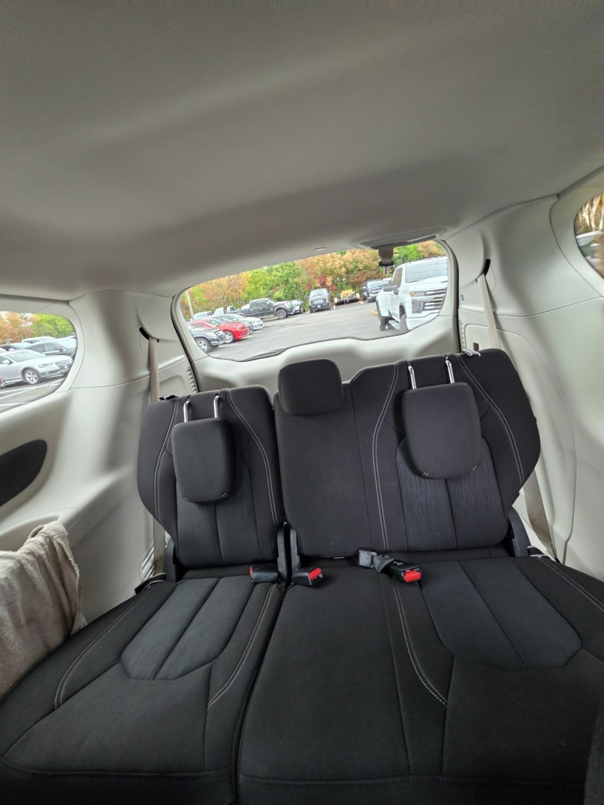 Used 2022 Chrysler Voyager LX FWD image 11