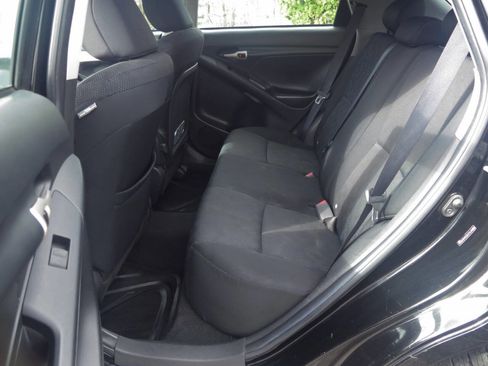 Used 2010 Toyota Matrix S image 30