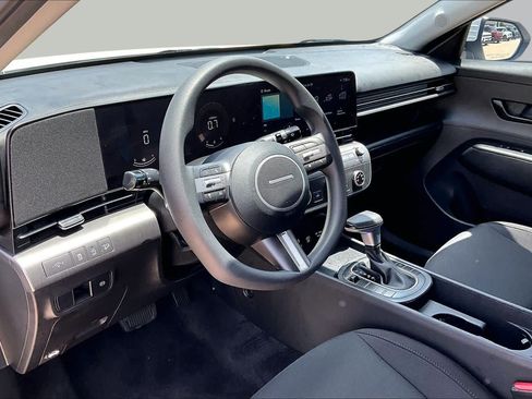 Used 2026 Hyundai Kona SE FWD image 32