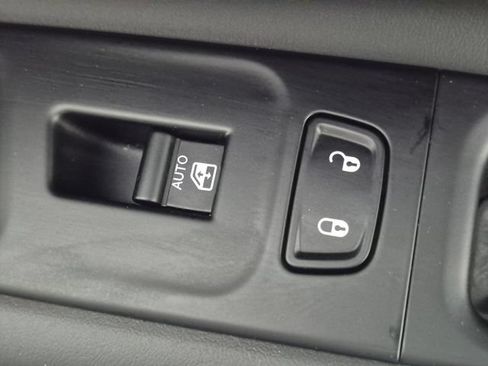 Used 2023 Jeep Renegade Latitude w/ Premium Group AWD/4WD image 35