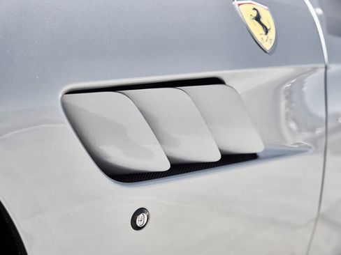 Used 2018 Ferrari GTC4Lusso image 10