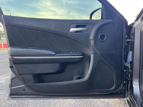 Used 2020 Dodge Charger SXT image 13