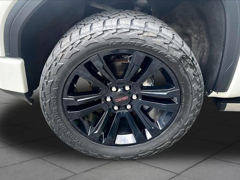 Used 2019 GMC Sierra 1500 Denali w/ Denali Ultimate Package AWD/4WD image 11
