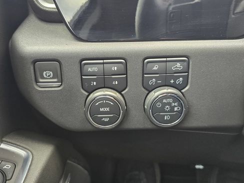 Used 2024 Chevrolet Silverado 1500 LT Trail Boss w/ LT Trail Boss Premium Package AWD/4WD image 25