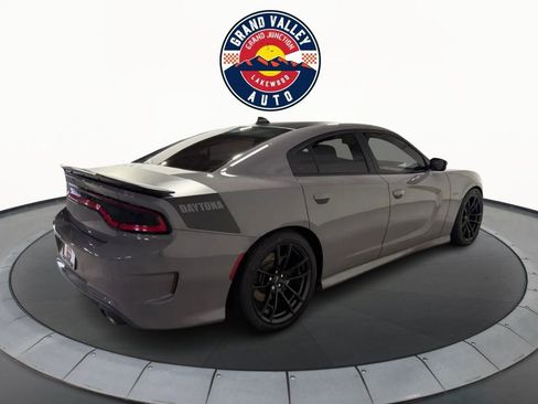 Used 2017 Dodge Charger R/T RWD image 5
