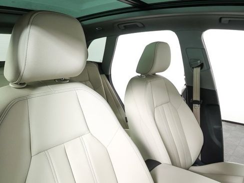 Certified 2025 Audi Q5 Premium w/ Convenience Package image 23