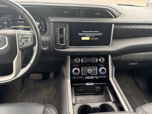 Used 2022 GMC Yukon XL Denali AWD/4WD image 13