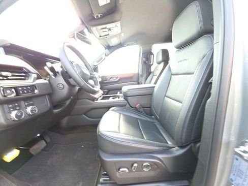 Used 2025 GMC Yukon Denali AWD/4WD image 8
