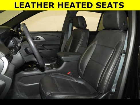 Used 2022 Chevrolet Traverse LT image 2