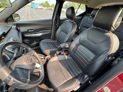 Used 2019 Nissan Kicks SR w/ SR Premium Package FWD image 14