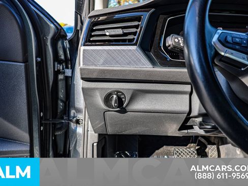 Used 2024 Volkswagen Jetta SE image 21