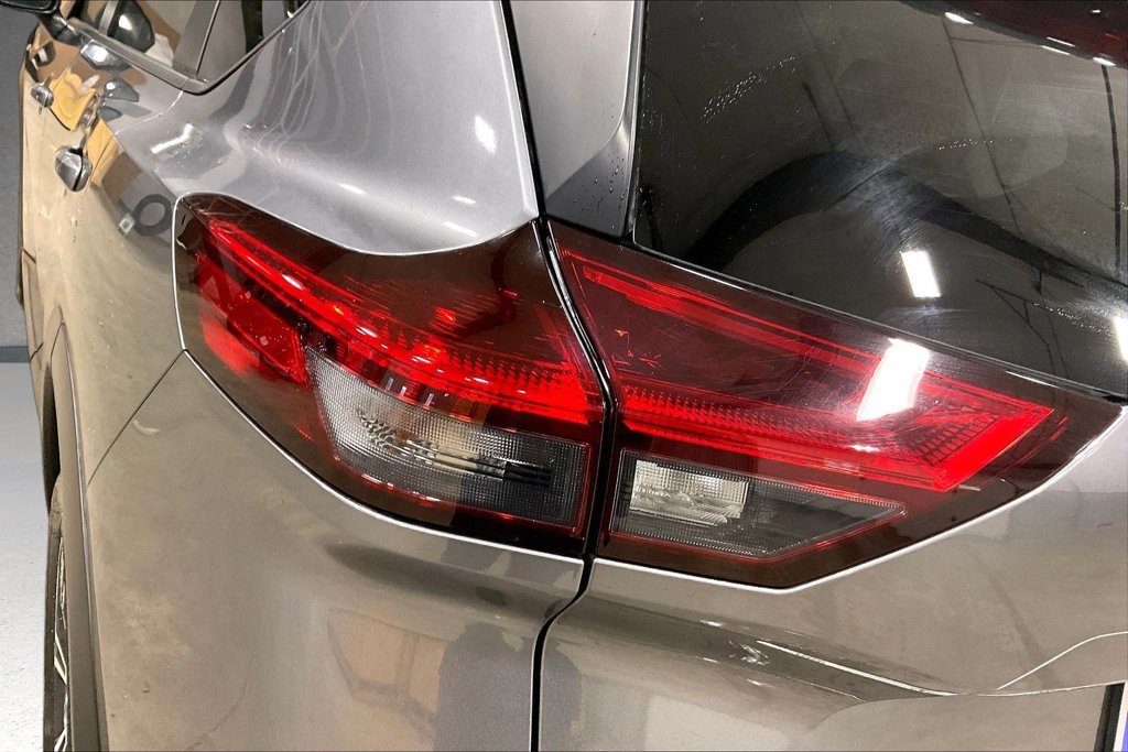 Used 2023 Nissan Rogue SV AWD/4WD image 24