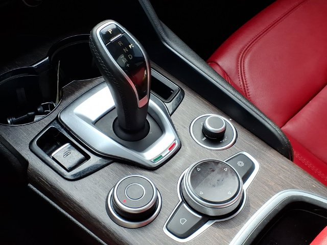 Used 2021 Alfa Romeo Giulia Ti w/ Nero Edizione AWD/4WD image 27