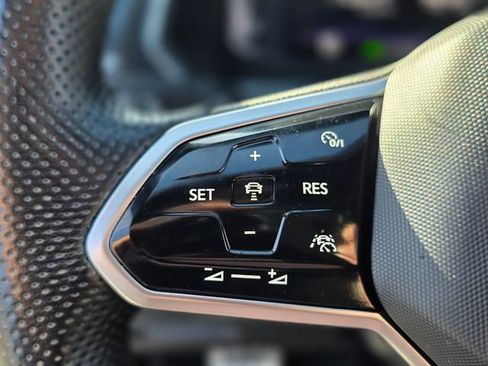 Used 2022 Volkswagen Tiguan SEL R-Line AWD/4WD image 26