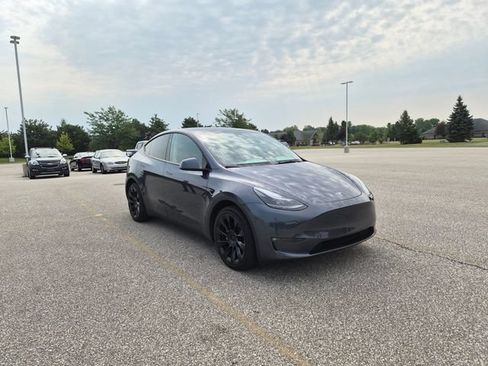 Used 2023 Tesla Model Y Long Range AWD/4WD image 3