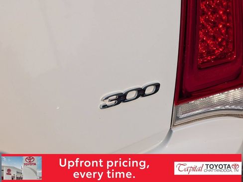 Used 2018 Chrysler 300 Touring L RWD image 8
