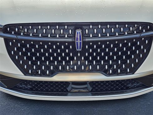 Used 2024 Lincoln Nautilus Reserve w/ Equipment Group 203A AWD/4WD image 3