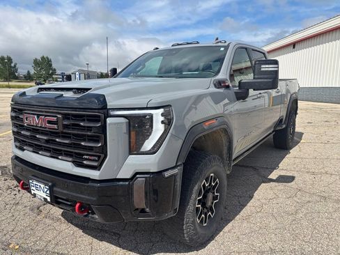 Used 2024 GMC Sierra 2500 AT4X AWD/4WD image 2