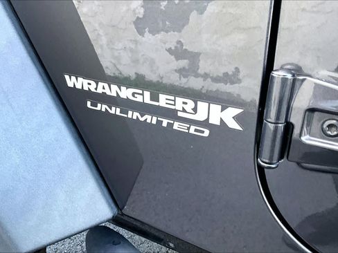 Used 2018 Jeep Wrangler Unlimited Rubicon w/ Connectivity Group AWD/4WD image 10