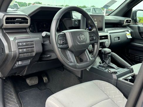Used 2025 Toyota Tacoma SR5 AWD/4WD image 11