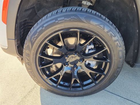 Used 2023 Jeep Grand Cherokee L Laredo RWD image 10