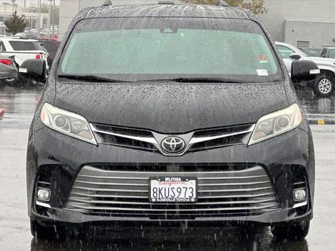 Certified 2019 Toyota Sienna Limited image 10