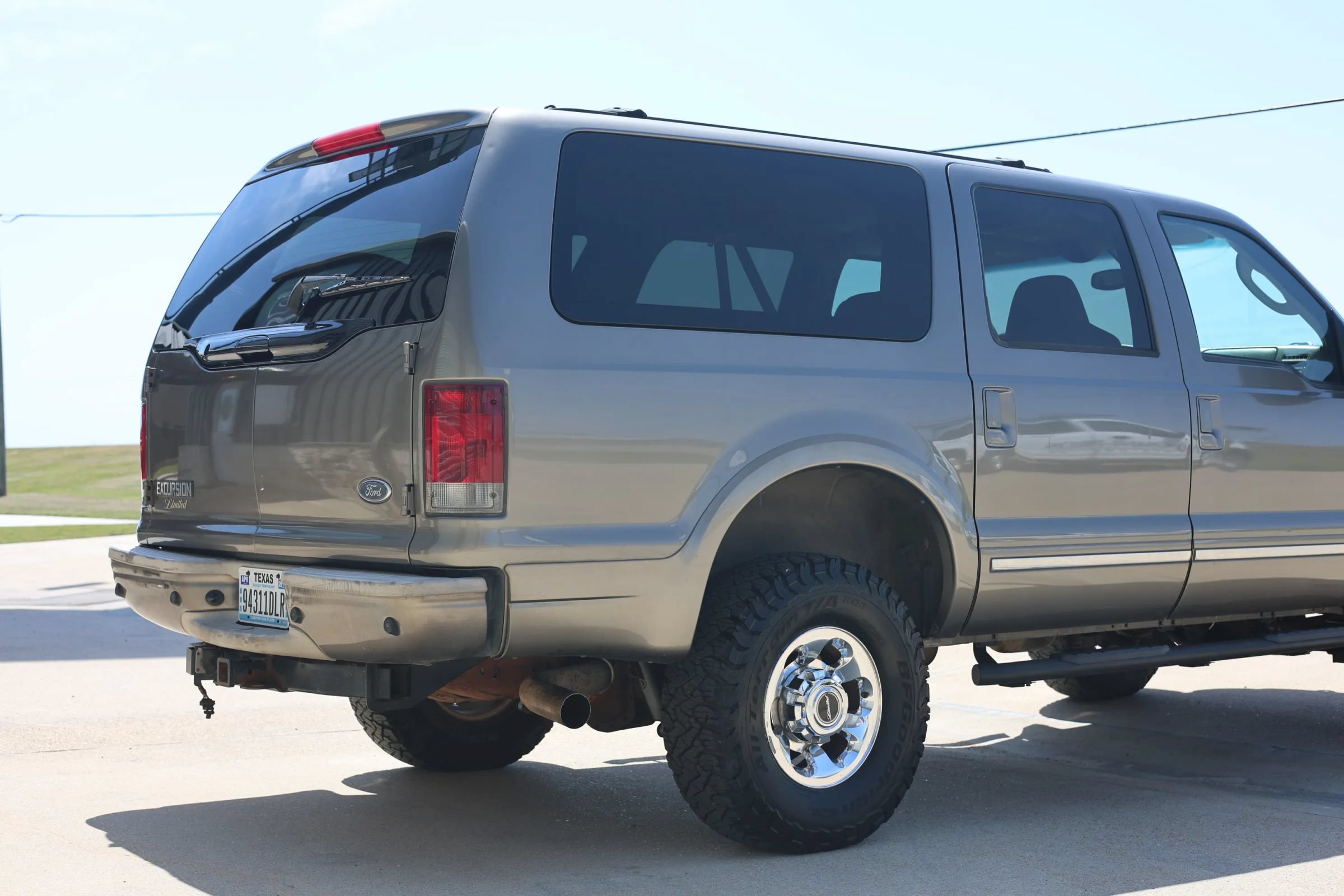 Used 2004 Ford Excursion Limited AWD/4WD image 4