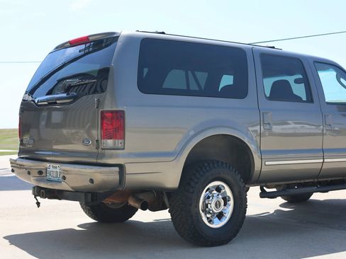 Used 2004 Ford Excursion Limited AWD/4WD image 4