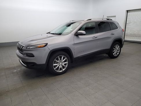 Used 2018 Jeep Cherokee Limited AWD/4WD image 2