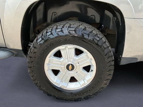 Used 2012 Chevrolet Suburban LT AWD/4WD image 9