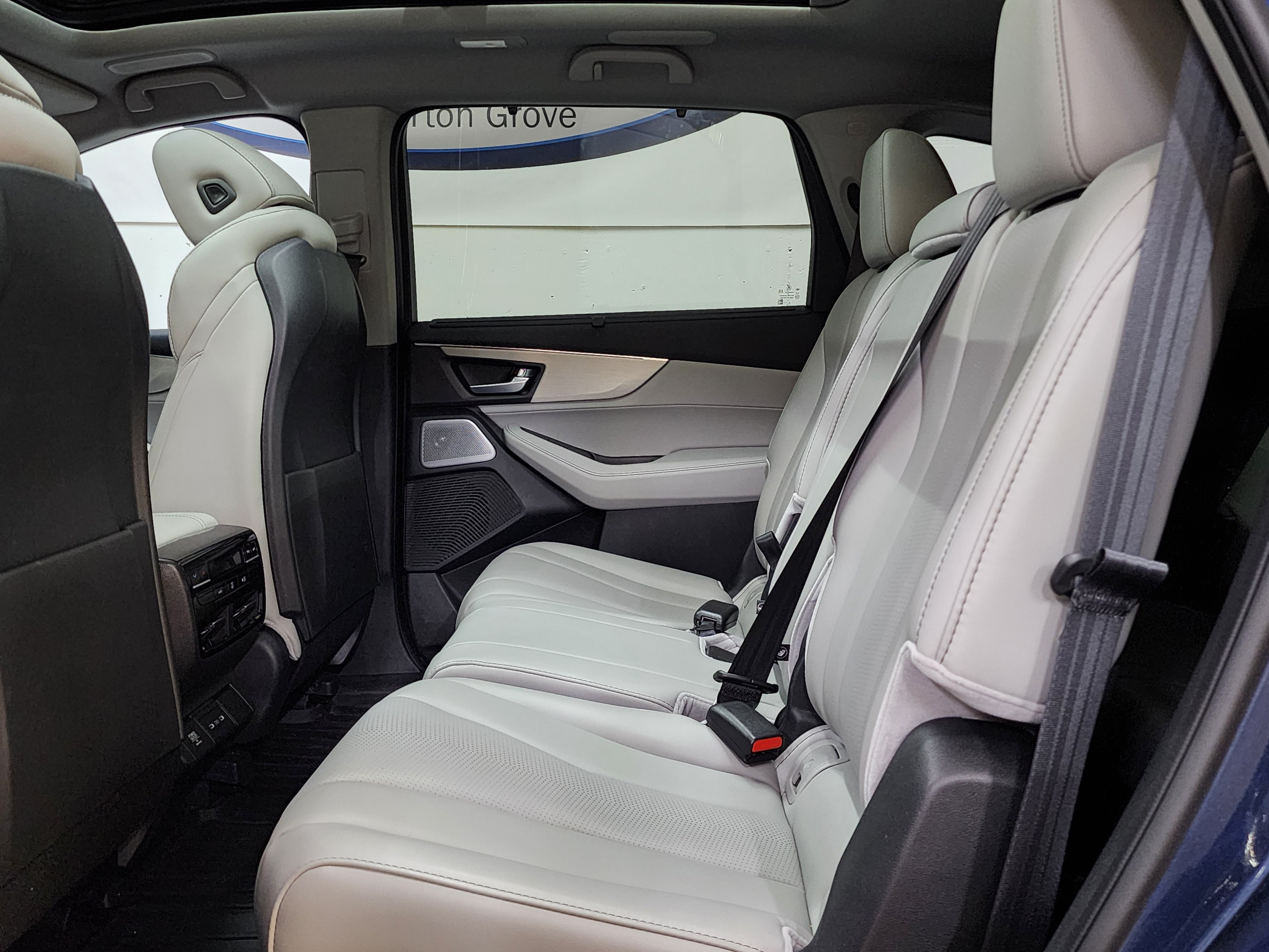 Certified 2025 Acura MDX w/ Technology Package AWD/4WD image 17