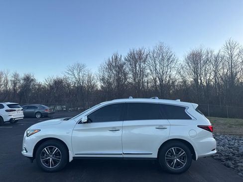 Used 2019 INFINITI QX60 Luxe w/ Essential Package image 2