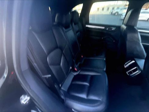 Used 2017 Porsche Cayenne Platinum Edition w/ Premium Package (PJV) image 20