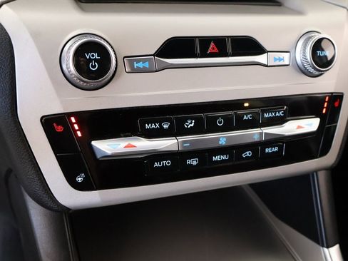 Used 2023 Ford Explorer XLT w/ Equipment Group 202A image 7