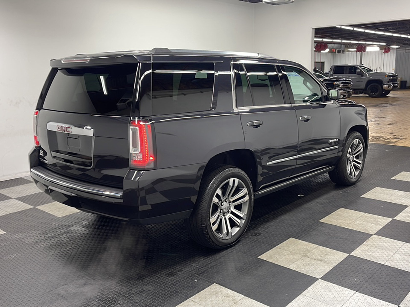 Used 2020 GMC Yukon Denali w/ Denali Premium Package AWD/4WD image 19