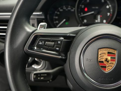 Used 2022 Porsche Macan AWD/4WD image 30