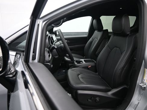 New 2026 Chrysler Pacifica Select image 20