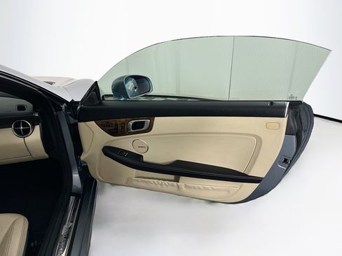 Used 2014 Mercedes-Benz SLK 250 image 26