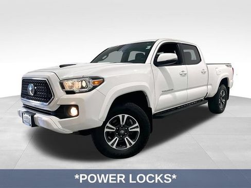 Used 2018 Toyota Tacoma TRD Sport AWD/4WD image 4