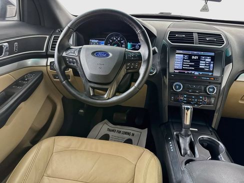 Used 2016 Ford Explorer XLT w/ Equipment Group 202A FWD image 27